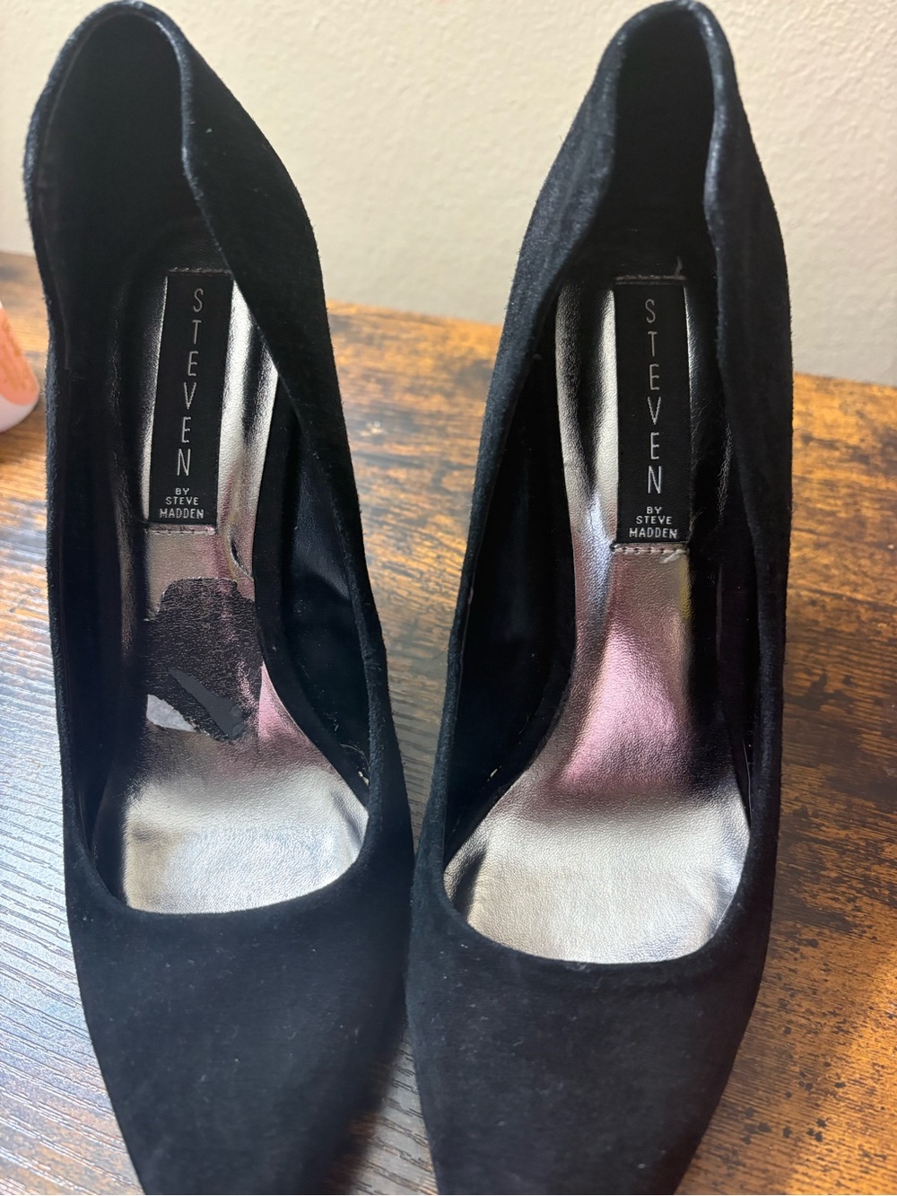 Steve Madden Black Suede Pointed Toe Pumps - Picture 7 of 8